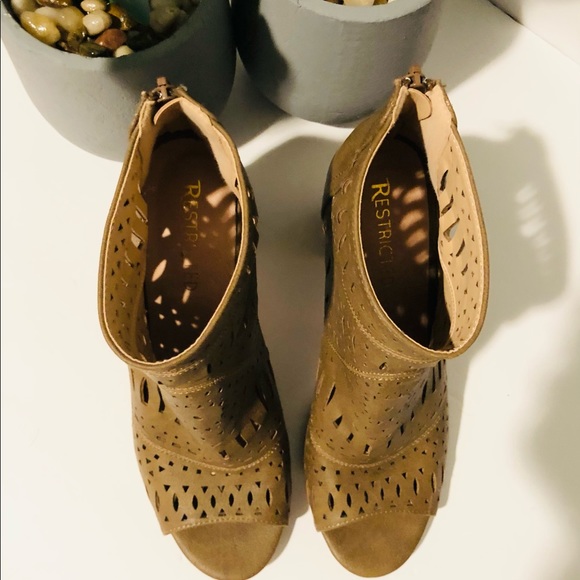 RESTRICTED Peep-toe ankle booties size 7.5 tan - Picture 5 of 9